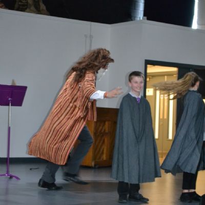 Year 6 Play (27)